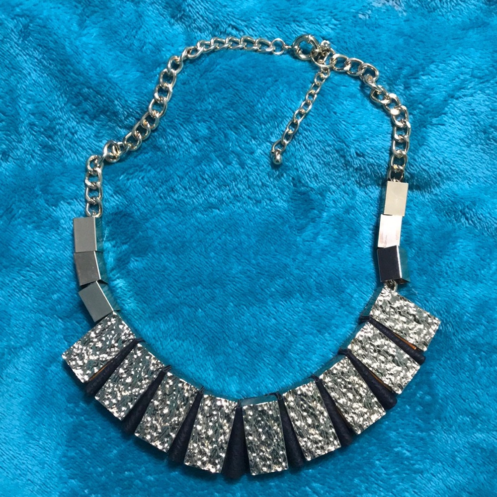Black & gold chain statement necklace NWOT